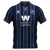 Maglia ufficiale Millwall Casa 2026-27 per Uomo Maglia ufficiale Millwall Casa 2026-27 per Uomo